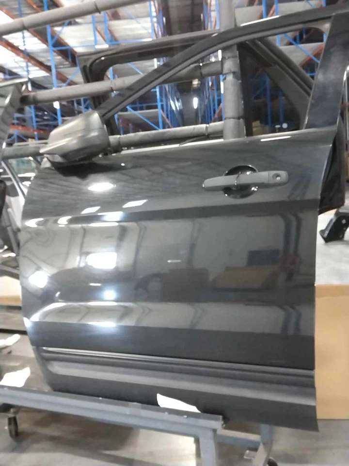 2014 Ford Explorer Left Door Black OEM Used 461438 141K Miles - Imagem 1 de 4