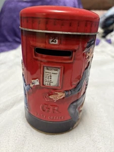 Banco de monedas de hojalata Churchill’s Heritage of England Post Box (caja de dinero) - vacío - Imagen 1 de 8
