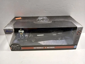 Jada DC Comics The Animated Series BATMAN & BATMOBILE 1:32 - Hollywood Rides - Picture 1 of 3