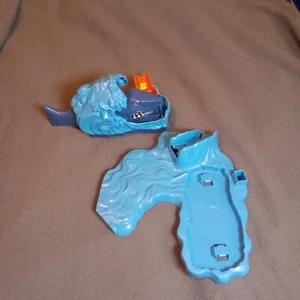 Hot Wheels Ultimate Garage Shark Replacement Part Shark With Water base - Picture 1 of 8
