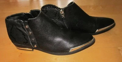 Botines Fergie Wms de cuero negro con tachuelas 6 *Sharp Must C* Foto 1 de 4