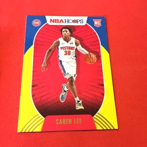 Saben Lee... NOVATO... Detroit Pistons... Aros NBA 2020-21 RC AMARILLO Paralelo - Imagen 1 de 2