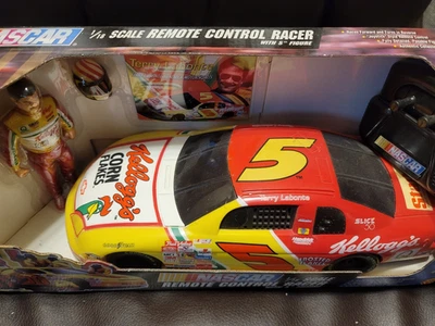 Vtg TOYBIZ 1:18 NASCAR Remote Control Car w/ Figure Terry Labonte #5 Kellogg's - Image 1 of 4