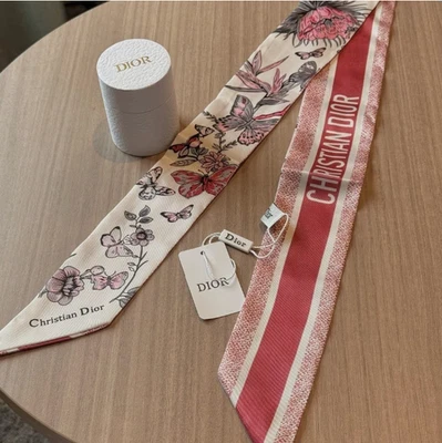 Christian Dior Rosa Floral Mariposa Sarga Bufanda Mitzah Seda GWP Novedad Nuevo Foto 1 de 3