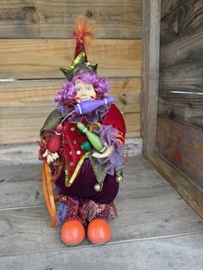 Muñeca payaso circo bufón de peluche arte estante decoración malabarismo colorido vintage - Imagen 1 de 13