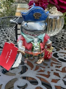 Robert Stanley Peg Leg, mano con gancio, borsa booty, simpatico squalo pirata ornamento natalizio - Foto 1 di 10