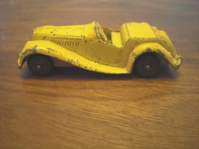 Coche deportivo MG amarillo de juguete de metal fundido a presión original de colección 3" Tootsietoy años 50 Chicago Foto 1 de 4