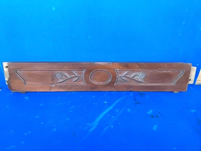 Ancien fronton d'armoire en bois pour déco de porte placard sculptures de fleurs - Photo 1/4