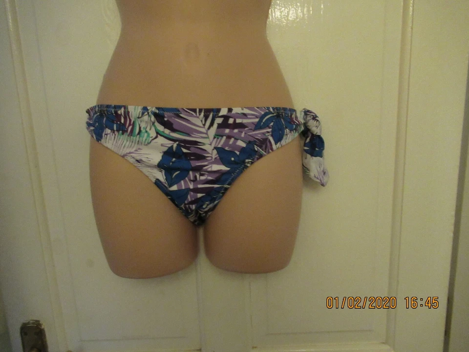 BLANCO Y AZUL, TALLA 12 PANTALONES DE BIKINI POR ALMACÉN Foto 1 de 1