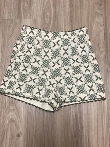 Zara Basic Shorts Ivory Green Embroidered High Rise Sz XSmall Border Waistband - Picture 1 of 6