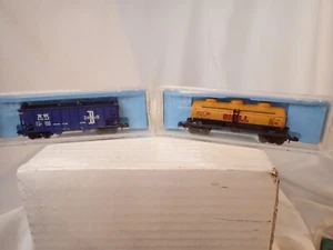 Vintage Atlas N Scale train cars 2323-Gulf central Fl. tank / 2251-Katy cattle c - Picture 1 of 4