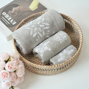 Xmas 100% Cotton Embroidered Bathroom 3 Piece Christmas Towel Set Grey Snowflake - Picture 1 of 7