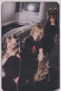 Tarjeta fotográfica oficial del Grupo LE SSERAFIM | Crazy Album Weverse Ver B - Imagen 1 de 2