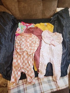Lote de pijama ligero con patas para bebés niñas de 6 a 9 meses - Imagen 1 de 13