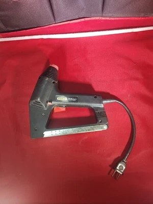 Grapadora eléctrica Stanley TRE300 clavadora Brad con cable probada funciona Foto 1 de 4