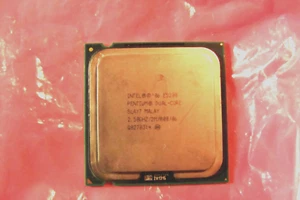 Intel E5200 Pentium Dual Core 2.50GHZ CPU - Picture 1 of 2