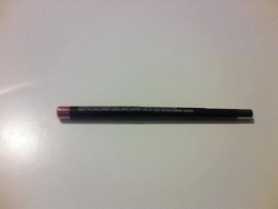 Avon fmg Glimmer Lipliner MERLOT New Sealed - Image 1 of 1