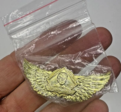 Donald Trump 2020 Pin Wings Oro Coleccionable Político Republicano NUEVO - Imagen 1 de 3