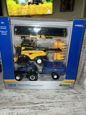 1/64 New Holland CR8.90 SmartTrax Combine Harvesting For-Cast Ertl - Image 1 of 4