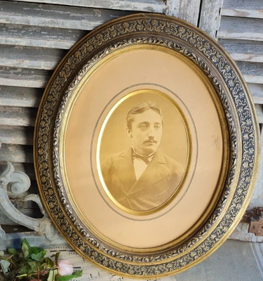 ANCIEN GRAND CADRE NOIR ET DORE OVALE NAPOLEON III - Photo 1/4