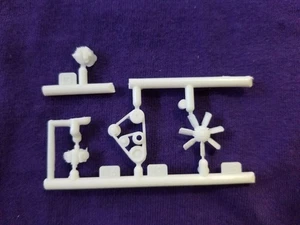 71 Duster 340 FAN BELTS / PULLEYS ALTERNATOR A/C from AMT 1:25 Model Kit 1971 - Picture 1 of 8