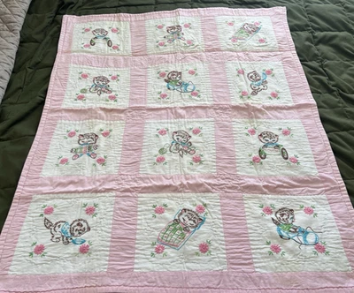 Edredón de bebé vintage hecho a mano bordado a máquina cosido gatitos 32" x 39" Foto 1 de 4