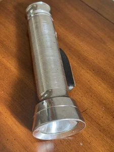 Vintage Eveready Captain Flashlight Union Carbide Ribbed Metal Tested Works USA - Picture 1 of 12
