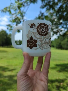 Vintage GLASBAKE Milchglas Becher #77 braun beige Blumen Blumen Design Becher  - Bild 1 von 8