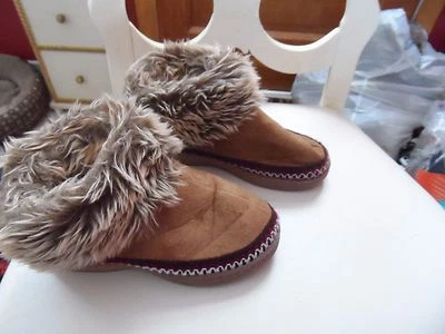 Kid's size Large (2-3) brown slippers with faux fur by Avon - Image 1 of 4