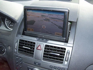 Naprawa Mercedes Klasa C W204 * Składany wyświetlacz monitora pozostaje ciemny - Zdjęcie 1 z 1