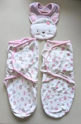 3 piezas 2 pañales de bebé rosa blanco floral Swaddle Me y babero cara de conejo Foto 1 de 4