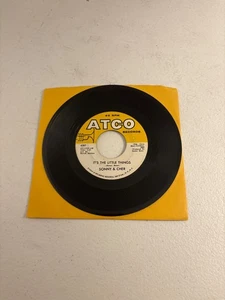 SONNY & CHER IT S THE LITTLE THINGS / DON T TALK TO STRANGERS 7" SINGLE 45 VG+ - Picture 1 of 2