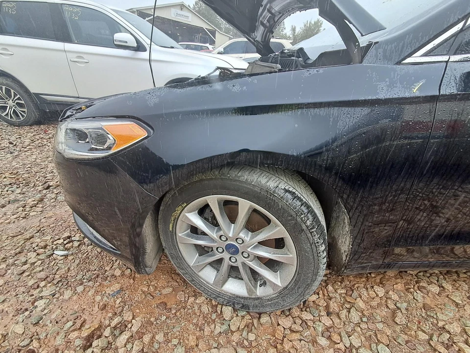 Used Front Left Fender fits: 2017 Ford Fusion L. w/o charging port Front Left Gr - Image 1 of 4
