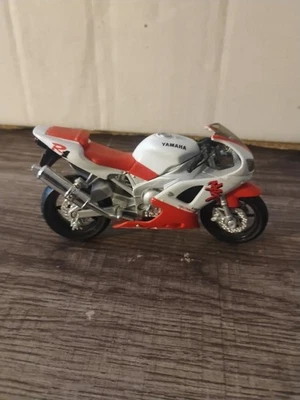 Modelo de motocicleta de metal fundido Maestro escala 1:18 Yamaha YZF-R1 - Imagem 1 de 4