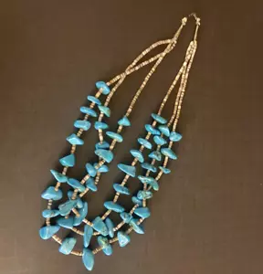 Collana Nativi Americani 3 Fili Grossi Howlite & Heishi Turchese Blu - Foto 1 di 6