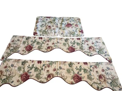 Lote de cenefas y fundas florales de algodón verde blanco roto de casa de campo francesa en mal estado Foto 1 de 4