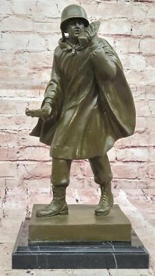 Estatua de bronce de soldado operador de radio de la Segunda Guerra Mundial - Homenaje militar escultura arte decoración Foto 1 de 4