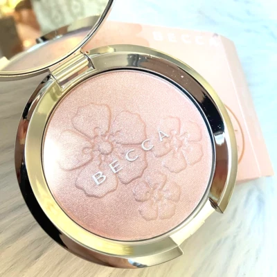 Becca Shimmering Skin Perfector Pressed Highlighter ROSE QUARTZ 0.25oz Full Size - Image 1 of 3