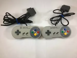Lotto 2 controller Super Famicom (HORI Pad + Nintendo) - Foto 1 di 2