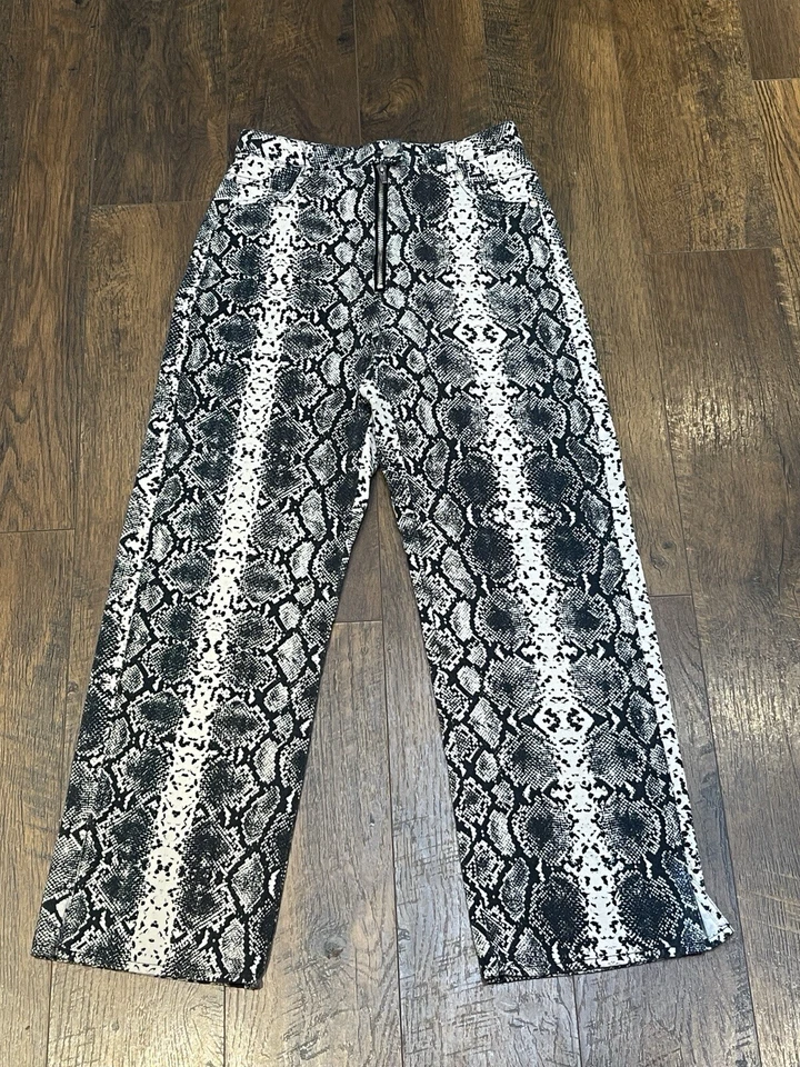 VEDA Snake Print Bootcut Pants in Black / White Sz 4 - Imagem 1 de 4
