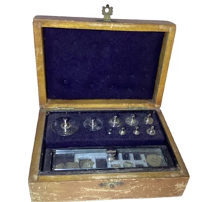 Vntg Weighing Scale Set /100gm,50gm,20x2gm,10gm,5gm,3gm,2gm,1 gm Box - Picture 1 of 6