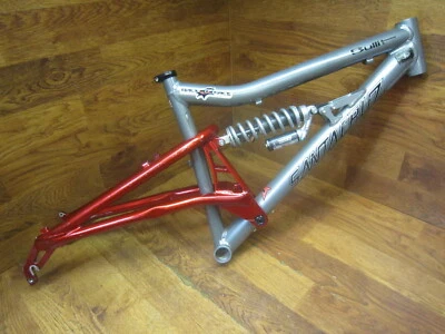 SANTA CRUZ FULL SUSPENSION 5TH ELEMENT 26" WHEEL DISC BRAKE MOUNTAIN FRAME 17"  - Image 1 of 4