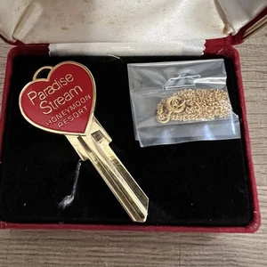 Vtg Paradise Stream Honeymoon Resort Necklace Key Cresco Pennsylvania  - Picture 1 of 4