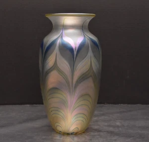 Vaso grande studio arte vetro tirato piuma iridescente casetta altezza 10,5" - Foto 1 di 19