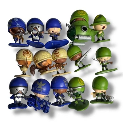 Lote de 15 figuras y vehículos MGA Entertainment Awesome Little Green Men Blue Men Foto 1 de 4