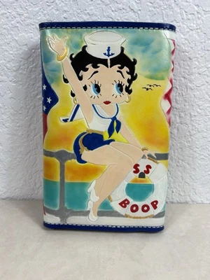 Cartera sin asas Betty Boop marinero hecha en prisión de cuero con herramientas floral en relieve Foto 1 de 4