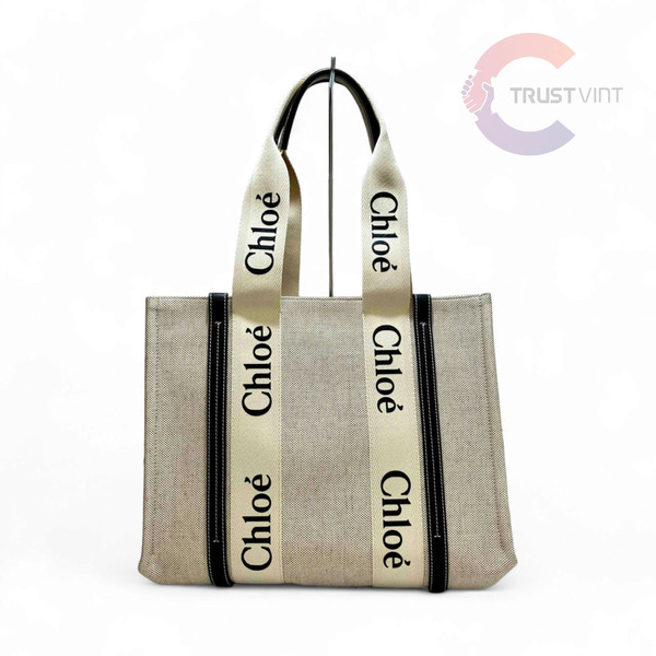 トートバッグ CHLOE WOODY LARGE SHOPPING BAG Large Woody Basket | White Timeless Essential | Chloé US