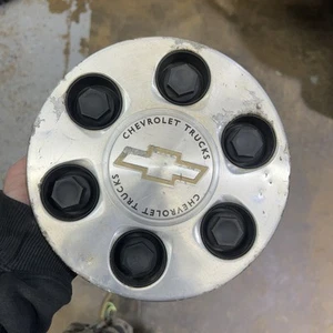 1999-2006 Chevrolet Avalanche Silverado 1500 Suburban Tahoe Center Cap 15712387 - Picture 1 of 5