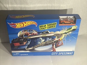 HOT WHEELS CITY SPEEDWAY BREAK THROUGH CRAZY CURVES! Vehicle BRAND NEW sealed - Picture 1 of 4