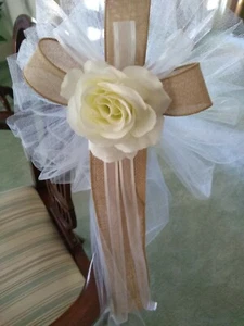 14 Stück Sackleinen Hochzeit Kirchenbank Schleifen Elfenbein mit Elfenbein Rose mit Sackleinen oder jede Farbe - Bild 1 von 2